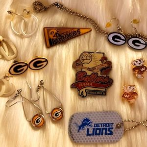 A62 Jewelry Lot/Bundle Vintage Women's Accessories Necklace, Earrings, Pins